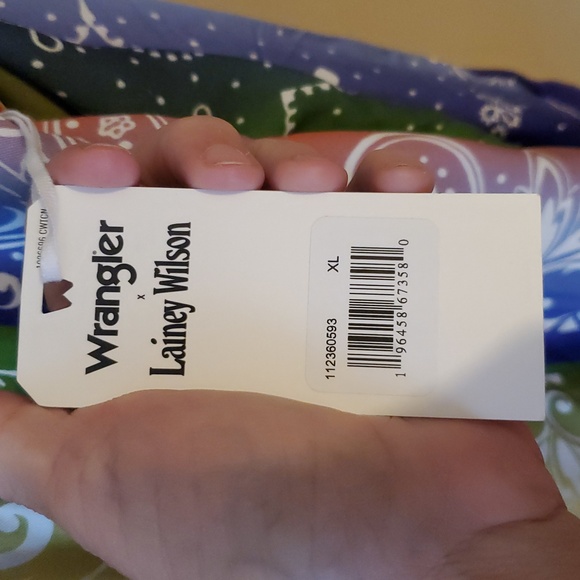 Wrangler x Lainey Wilson Rainbow Bandana Pearl Snap Western Shirt Size XL NWT'S - Picture 10 of 11